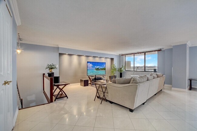 Foto del edificio - 829 Harmon Cove Tower