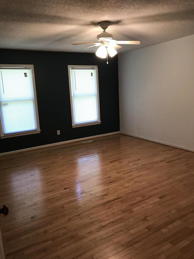 Building Photo - 265 Pinyon Cir