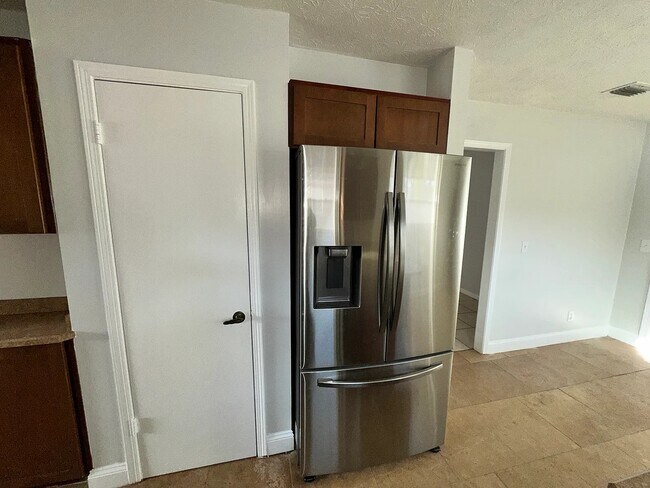 Foto del edificio - 3135 Sabal Palm Dr