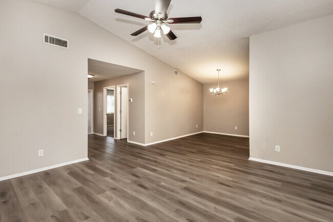 Foto del edificio - 5701 Longleaf Dr