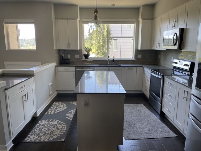 Building Photo - Beautiful Bothell Townhome