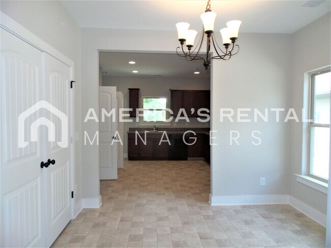 Building Photo - Home for rent in Odenville... Available to...