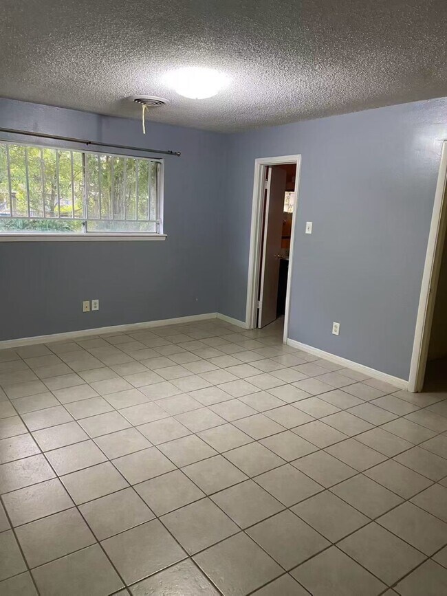 Building Photo - 8911 Mobud Dr