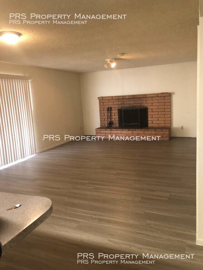 Building Photo - 5309 S River Dr