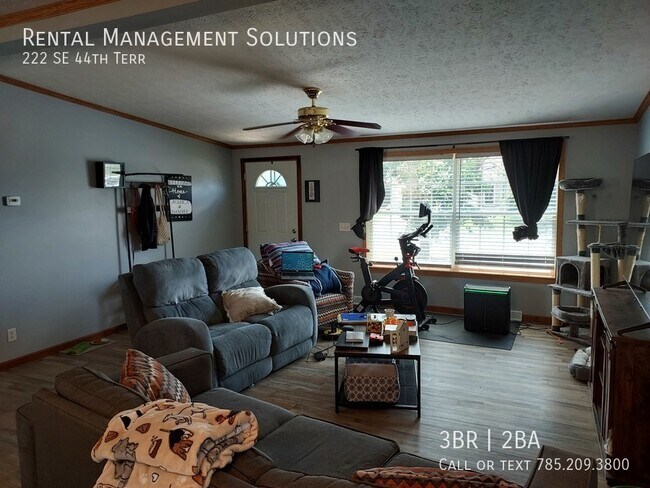 Building Photo - 222 SE 44th Terrace- 3 BED/2 BATH