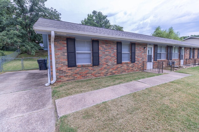 Building Photo - 1715 Stanford Dr