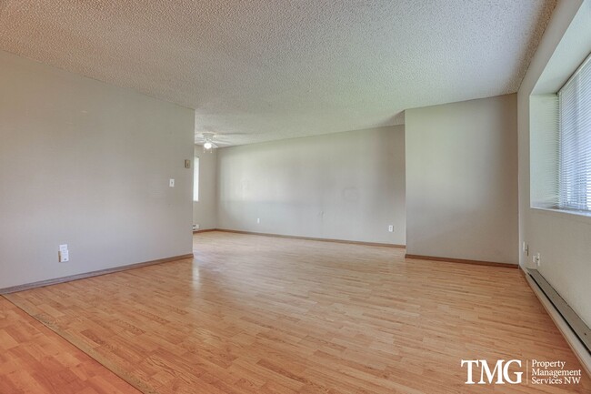 Building Photo - Charming Duplex with Garage Near the Washo...