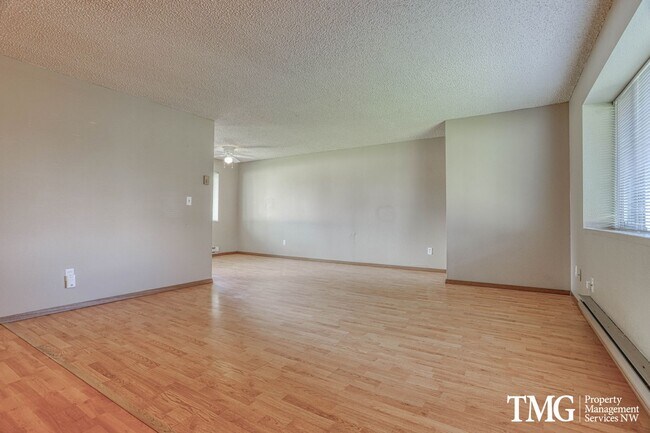 Foto del edificio - Charming Duplex with Garage Near the Washo...