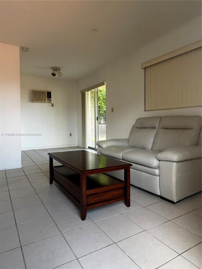 Foto del edificio - 8935 SW 28th St