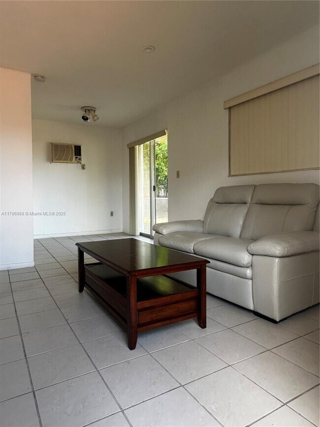 Building Photo - 8935 SW 28th St