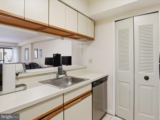 Foto del edificio - 1029 N Stuart St