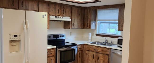 Building Photo - 35097 Whispering Oaks Blvd