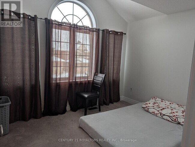 Photo du bâtiment - 117 Chandler Terrace