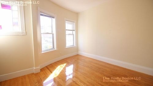 Primary Photo - 143 Brook St