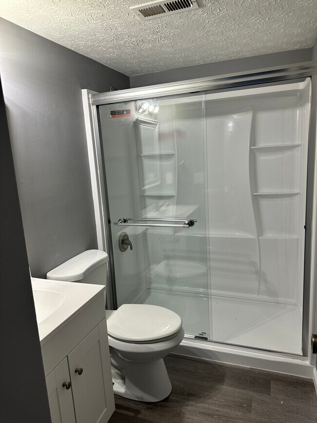 Foto del edificio - 5458 Kenneylane Blvd