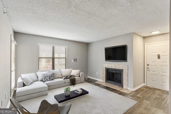 Building Photo - 3500 Windcliff Dr SE