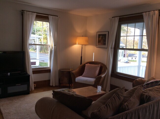 Sala de estar - 240 Fairview Street