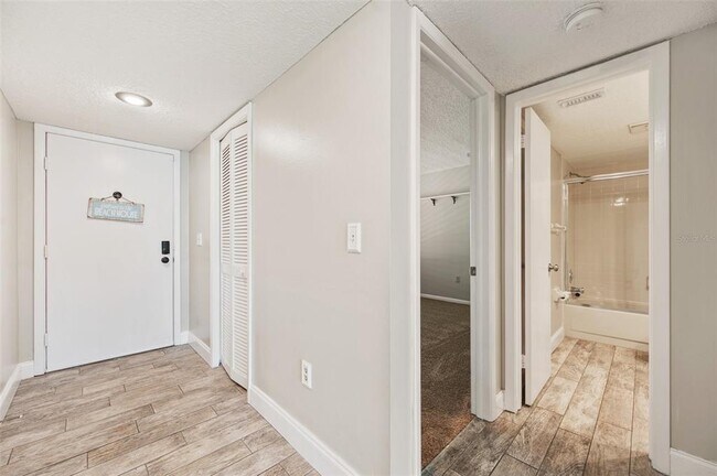Building Photo - 4550 Bay Blvd