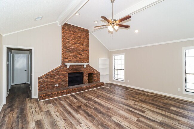 Foto del edificio - 5642 Crievewood Dr