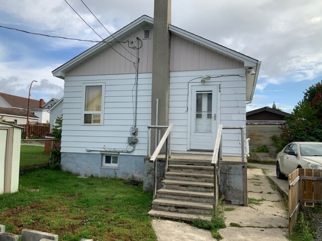 Photo du bâtiment - 1 Bedroom Rental Unit in Timmins – $1,525/month – Water/Sewer + Parking Included!