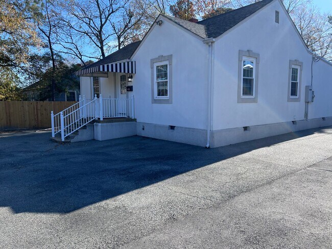 Foto del edificio - 6323 Mallory Dr