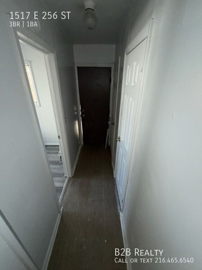 Building Photo - 1517 E 256th St