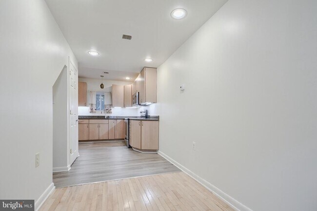 Building Photo - 1018 Booth St