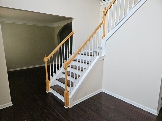 Foto del edificio - Beautiful Traditional Four Bedroom Two and...