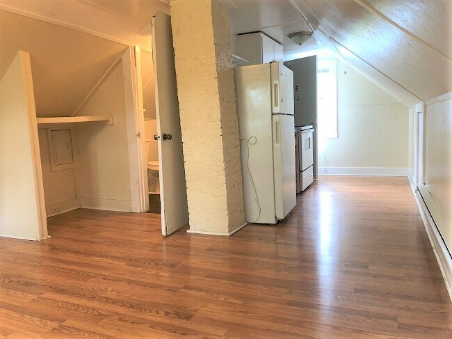 Primary Photo - 54 Pine St