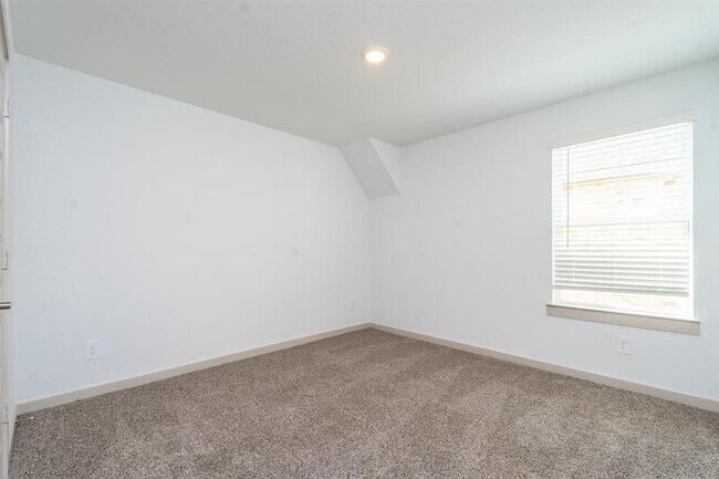 Building Photo - 30019 Reagans Rnch Dr