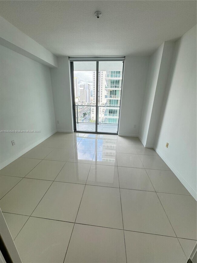 Foto del edificio - 79 SW 12th St