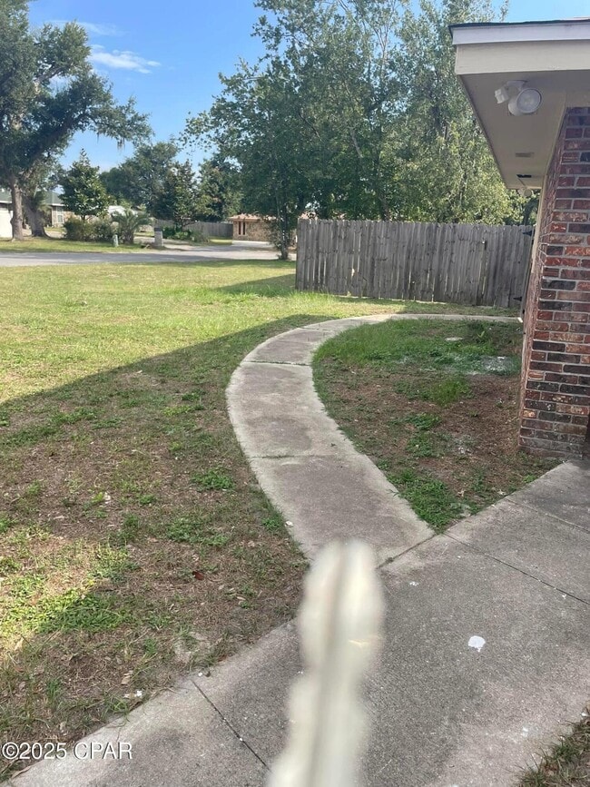 Building Photo - 102 Hershel Ct