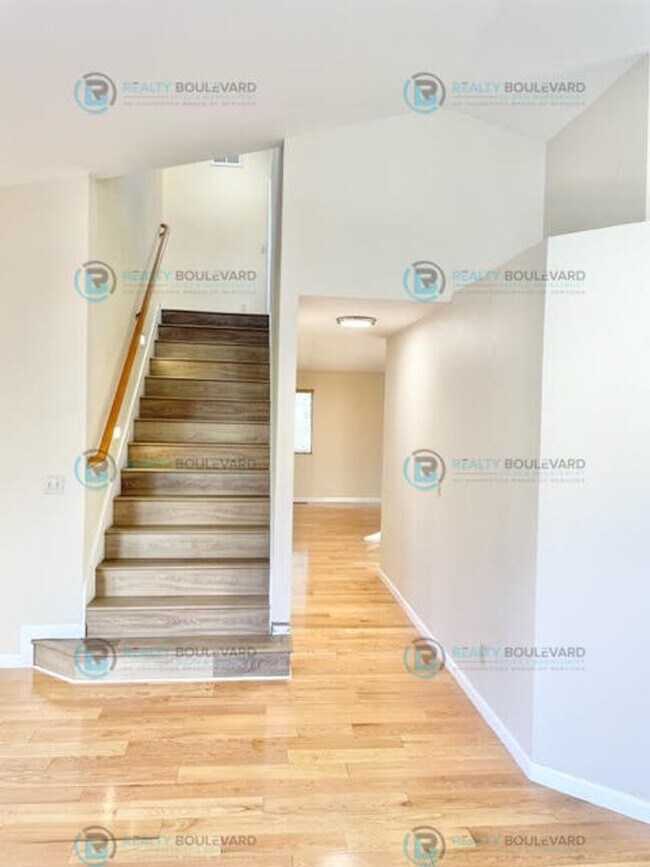 Foto del edificio - Well-Appointed 4BR Home with Open Floorplan & Expansive Yard