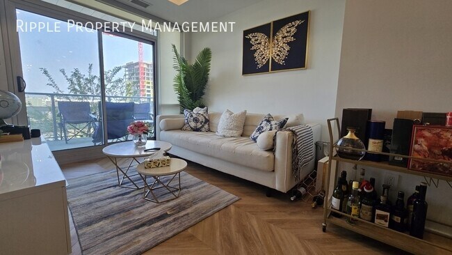 Building Photo - Modern 2 Beds, 2 Baths Apartment/Condo | 2...