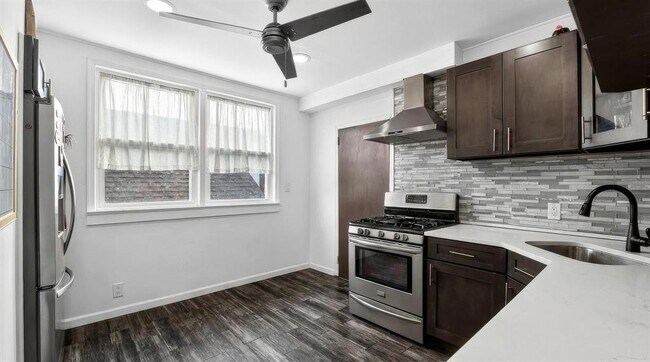 Foto del edificio - 102 W 43rd St
