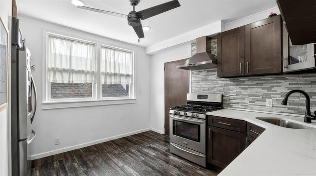 Building Photo - 102 W 43rd St
