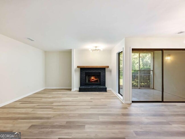 Foto del edificio - 605 Candler St