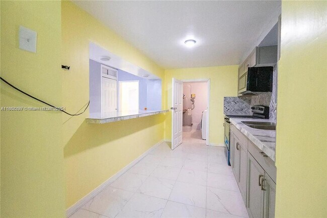 Foto del edificio - 15735 NW 28th Pl