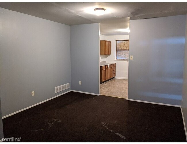 Building Photo - 3 br, 1 bath Townhome - 616 N Dukeland St