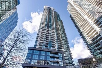 Building Photo - 5162-5162 Yonge St