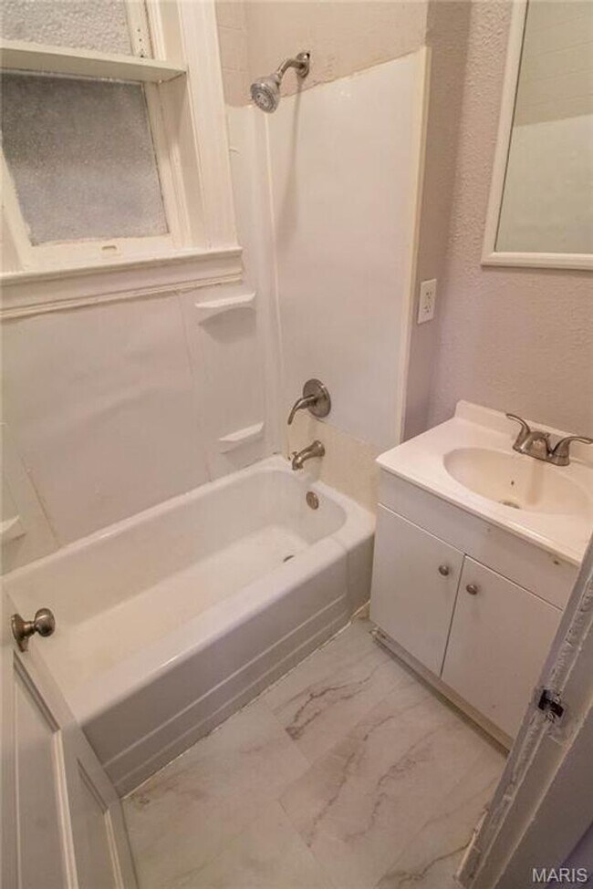 Building Photo - Dover