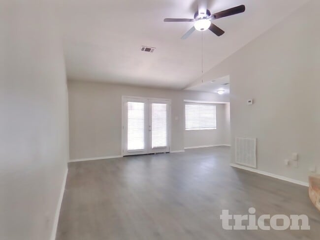 Foto del edificio - 11519 Perry Rd