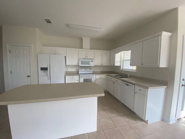 Foto del edificio - Spacious 3Bed/2Ba Home, Centrally Located ...