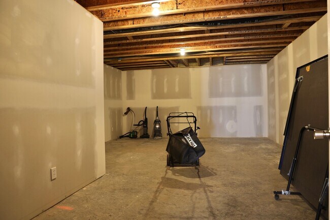 Building Photo - 305 Dana Renee