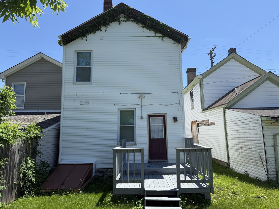 Building Photo - 429 N 4th St