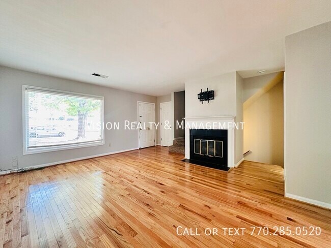 Foto del edificio - 3 BR 3.5 BA Townhouse in Roswell, GA