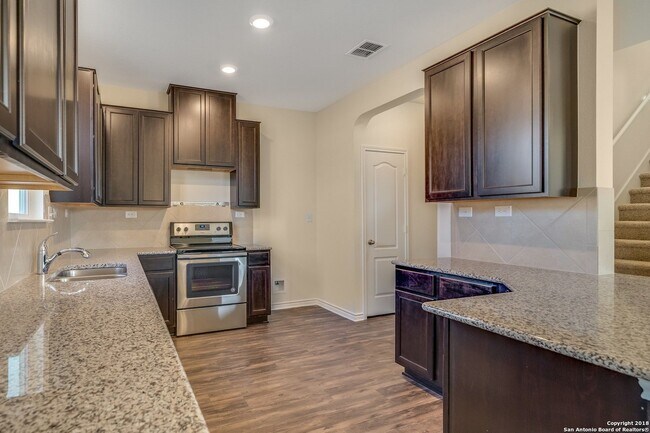 Foto del edificio - Charming Two-Story Rental Home on Corner L...