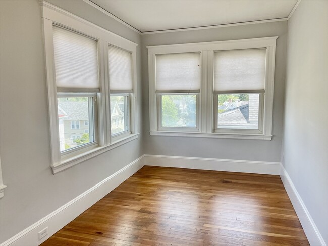 Building Photo - 17 Edgecliff Rd