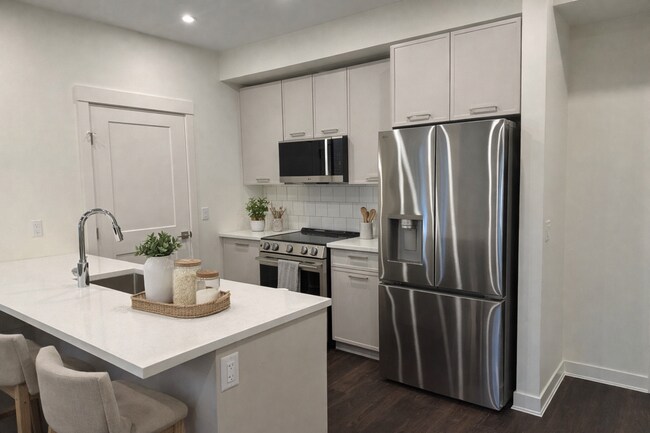 Building Photo - 5382-200 200 St