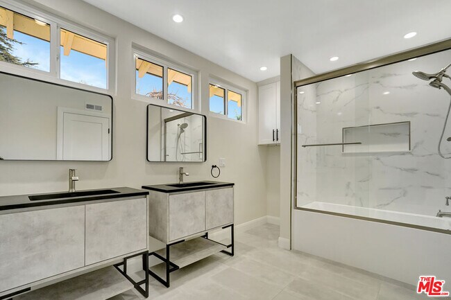 Foto del edificio - 23153 Gonzales Dr